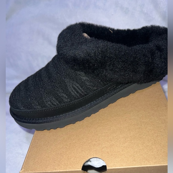 UGG®Cluggette Genuine Shearling Lined
Indoor/ Outdoor
Slipper (Women) - Picture 3 of 13